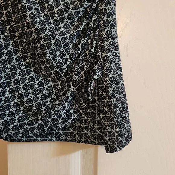 NWT WHBM Sleeveless Blue Printed Surplice Shell Size XXSP - Picture 3 of 9